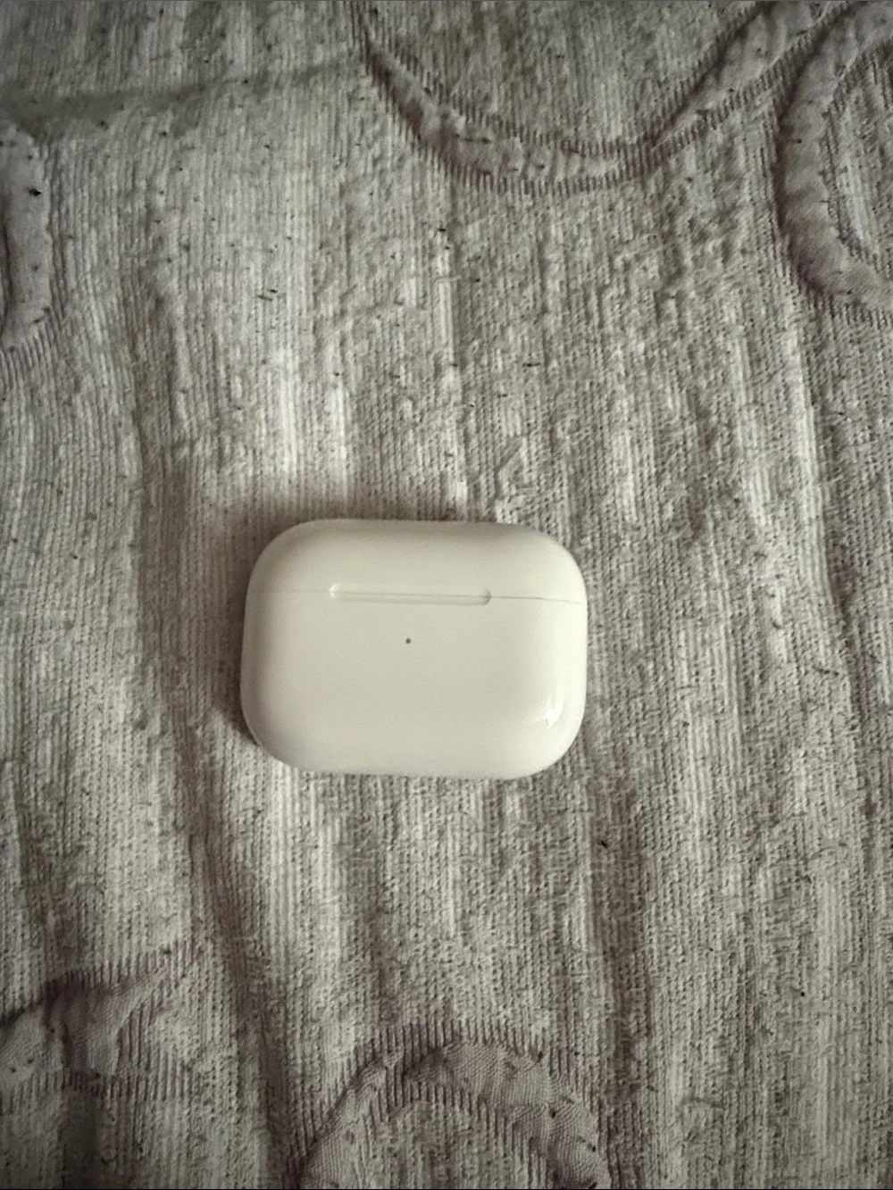 Apple White Wireless Earbuds w/ Charging Case